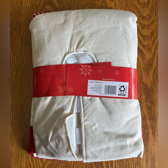 Holiday Time Red and Cream Gnome Tree Skirt - Picture 2 of 3